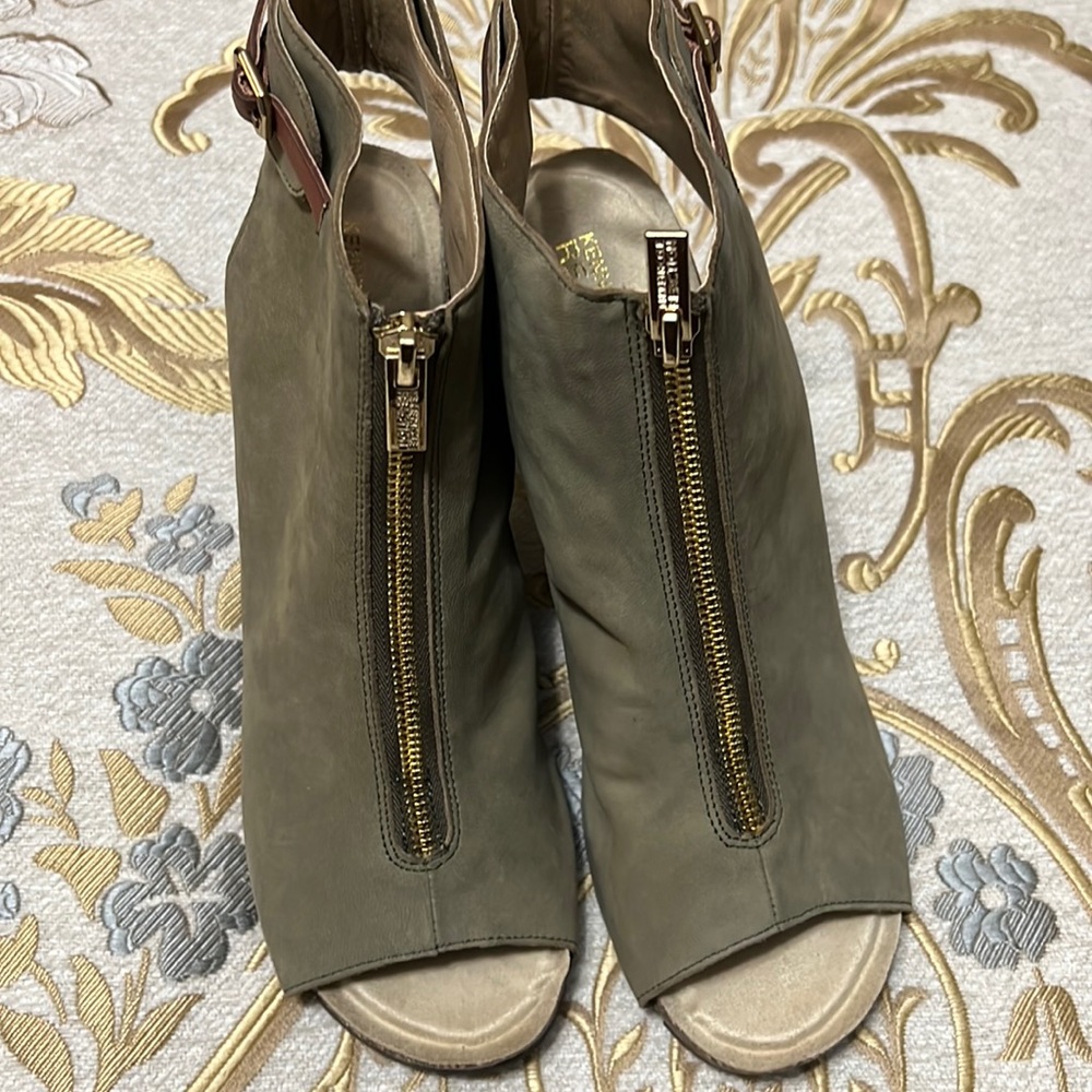 Kenneth Cole reaction heels
